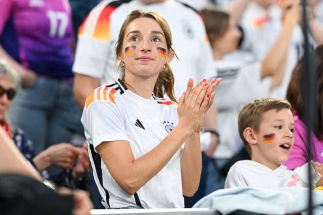 EM 2024: Deutschland - Schottland am 14.06.2024 in der Allianz Arena in München Lena Wurzenberger die Freundin von Bundestrainer Julian Nagelsmann (Deutschland) im Stadion.