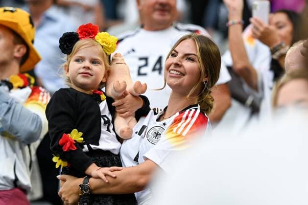 EM 2024: Deutschland - Schottland am 14.06.2024 in der Allianz Arena in München Lisa Füllkrug Fuellkrug im Stadion