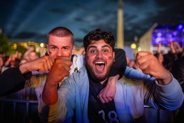 Fans der deutschen Nationalmannschaft jubeln und Feiern beim Fanfest mit Public Viewing auf dem Stuttgarter Schlossplatz beim ersten Gruppenspiel gegen Schottland. Stuttgart, EURO2024 Fanfest Schlossplatz, 14.06.2024 Stuttgart Copyright: xDennisxDuddek xEibnerxPressefotox EP_DDK