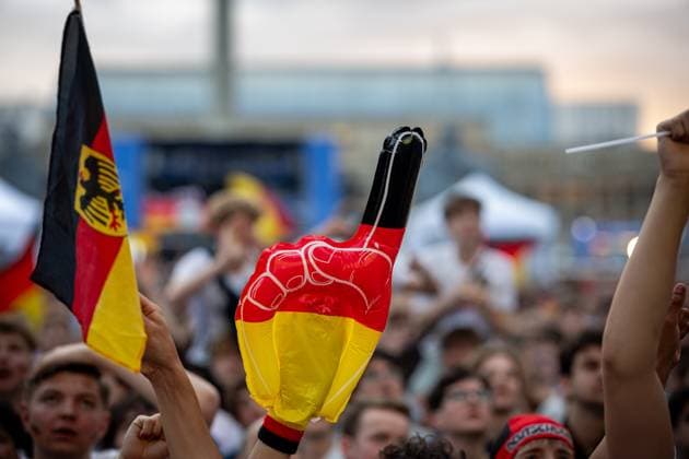 Fans der deutschen Nationalmannschaft jubeln und Feiern beim Fanfest mit Public Viewing auf dem Stuttgarter Schlossplatz beim ersten Gruppenspiel gegen Schottland. Stuttgart, EURO2024 Fanfest Schlossplatz, 14.06.2024 Stuttgart Copyright: xDennisxDuddek xEibnerxPressefotox EP_DDK