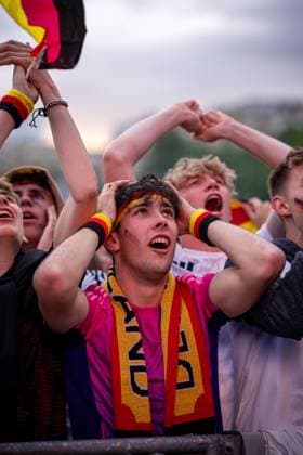 Fans der deutschen Nationalmannschaft jubeln und Feiern beim Fanfest mit Public Viewing auf dem Stuttgarter Schlossplatz beim ersten Gruppenspiel gegen Schottland. Stuttgart, EURO2024 Fanfest Schlossplatz, 14.06.2024 Stuttgart Copyright: xDennisxDuddek xEibnerxPressefotox EP_DDK