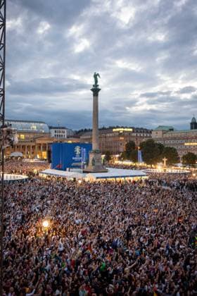 Fans der deutschen Nationalmannschaft jubeln und Feiern beim Fanfest mit Public Viewing auf dem Stuttgarter Schlossplatz beim ersten Gruppenspiel gegen Schottland. Stuttgart, EURO2024 Fanfest Schlossplatz, 14.06.2024 Stuttgart Copyright: xDennisxDuddek xEibnerxPressefotox EP_DDK
