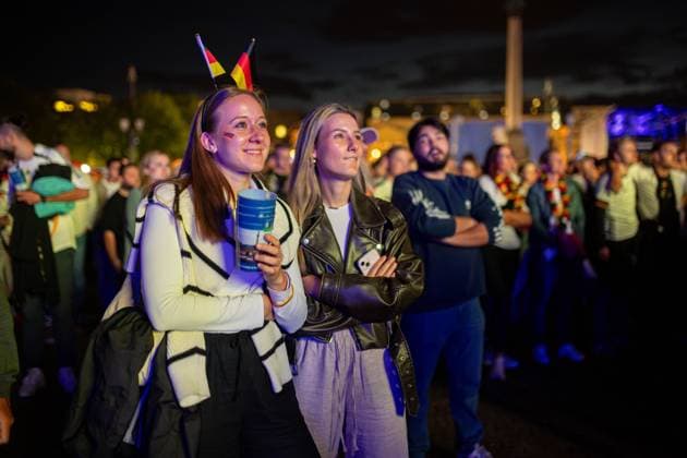 Fans der deutschen Nationalmannschaft jubeln und Feiern beim Fanfest mit Public Viewing auf dem Stuttgarter Schlossplatz beim ersten Gruppenspiel gegen Schottland. Stuttgart, EURO2024 Fanfest Schlossplatz, 14.06.2024 Stuttgart Copyright: xDennisxDuddek xEibnerxPressefotox EP_DDK