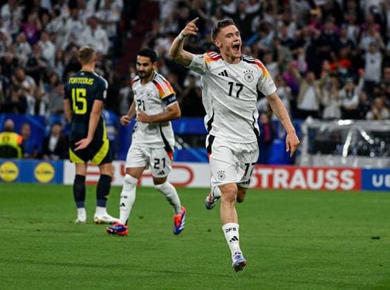14.06.2024, xpsx, UEFA EURO, EM, Europameisterschaft,Fussball 2024 Vorrunde, Deutschland - Schottland v.l. celebrate the goal, Torjubel zum 1:0 Torschüttze Florian Wirtz (Deutsche Fussball Nationalmannschaft DFB) (DFL DFB REGULATIONS PROHIBIT ANY USE OF PHOTOGRAPHS as IMAGE SEQUENCES and or QUASI-VIDEO) München Bayern Deutschland (DEU)