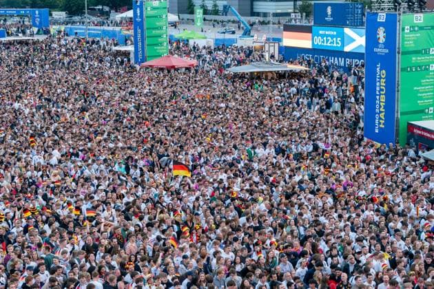 GER, Fanzone Hamburg, Aufbau, Bereit fuer Eroeffnungsspiel, Public Viewing, Fan Festival, UEFA EURO, EM, Europameisterschaft,Fussball 2024, 13.06.2024 GER, Fanzone Hamburg, Aufbau, Bereit fuer Eroeffnungsspiel, Public Viewing, Fan Festival, UEFA EURO 2024, 13.06.2024 Hamburg Copyright: xEibner-Pressefoto MaximilianxVinx EP_MVN