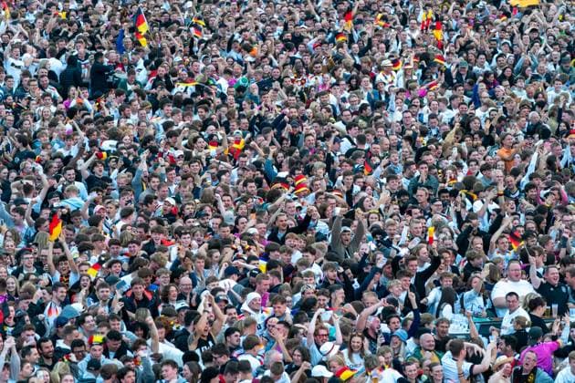 GER, Fanzone Hamburg, Aufbau, Bereit fuer Eroeffnungsspiel, Public Viewing, Fan Festival, UEFA EURO, EM, Europameisterschaft,Fussball 2024, 13.06.2024 GER, Fanzone Hamburg, Aufbau, Bereit fuer Eroeffnungsspiel, Public Viewing, Fan Festival, UEFA EURO 2024, 13.06.2024 Hamburg Copyright: xEibner-Pressefoto MaximilianxVinx EP_MVN