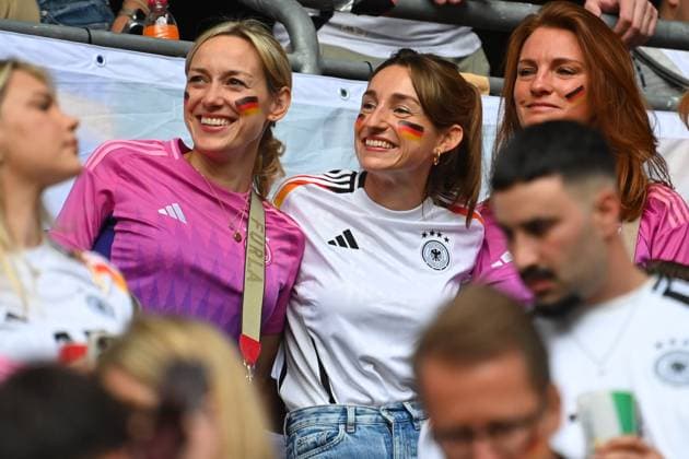 Lena WURZENBERGER (Mitte), Freundin von Bundestrainer Julian NAGELSMANN (GER),Spielerfrauen. Gruppenphase Gruppe A Deutschland (GER) - Schottland (SCO) 5-1 am 14.06.2024 Fussball Arena Muenchen, Fussball UEFA EURO, EM, Europameisterschaft,Fussball 2024 GERMANY vom 14.06.2024 - 14.07.2024.