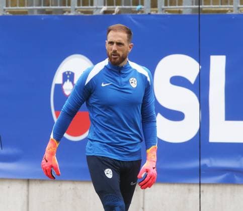 Euro 2024, Slowenische Nationalmannschaft, Base Camp in Wuppertal, 14.06.2024 - Jan Oblak ( Slowenien ) beim Training im Stadion am Zoo Wuppertal