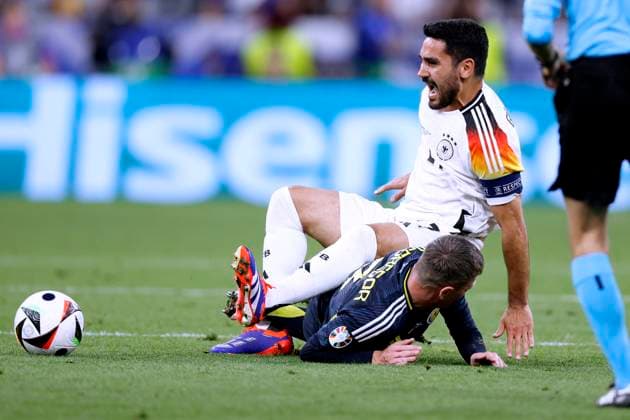 GUENDOGAN Ilkay Kapitaen Team Deutschland mit McGREGOR Callum UEFA Fussball Eueropameisterschaften 2024 in Deutschland Eroeffnungsspiel Deutschland - Schottland am 14.06. 2024in München DFL REGULATIONS PROHIBIT ANY USE OF PHOTOGRAPHS as IMAGE SEQUENCES and or QUASI-VIDEO Copyright: xLacixPerenyix