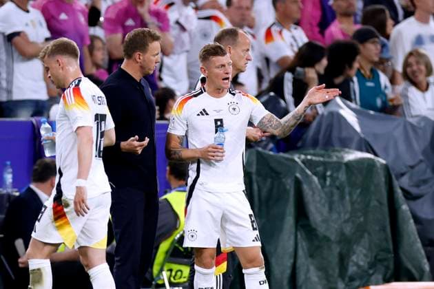 KROOS Toni Team Deutschland mit Trainer NAGELSMANN Julian UEFA Fussball Eueropameisterschaften 2024 in Deutschland Eroeffnungsspiel Deutschland - Schottland am 14.06. 2024in München DFL REGULATIONS PROHIBIT ANY USE OF PHOTOGRAPHS as IMAGE SEQUENCES and or QUASI-VIDEO Copyright: xLacixPerenyix
