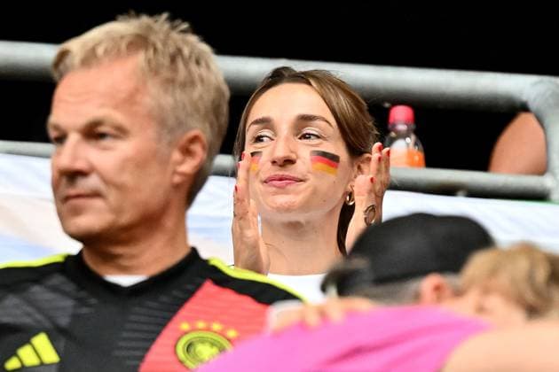 14.06.2024, xscotx, Fussball EM 2024, Deutschland - Schottland, emspor, v.l. Lena Wurzenberger (mitte im weissen Shirt), Freundin Partnerin von Trainer Julian Nagelsmann (Deutsche Fussball Nationalmannschaft DFB) München