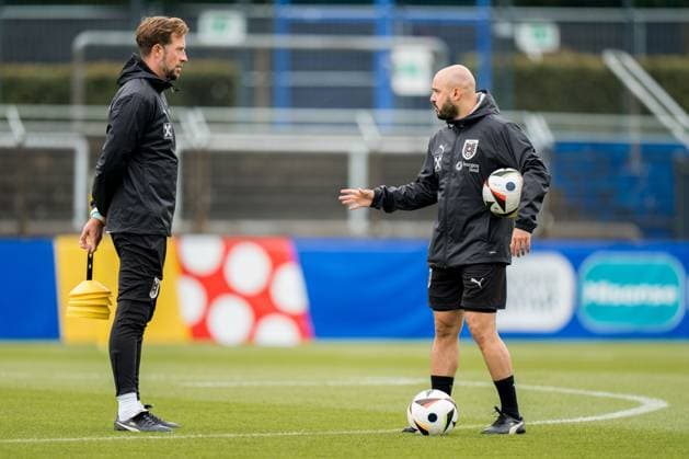 SOCCER - UEFA EURO, EM, Europameisterschaft,Fussball 2024 BERLIN,GERMANY,15.JUN.24 - SOCCER -UEFA EURO 2024, OEFB, Oesterreichischer Fussball-Bund, training. Image shows assistant coach Lars Kornetka and assistant coach Onur Cinel (AUT).  GEPAxpictures xJohannesxFriedl