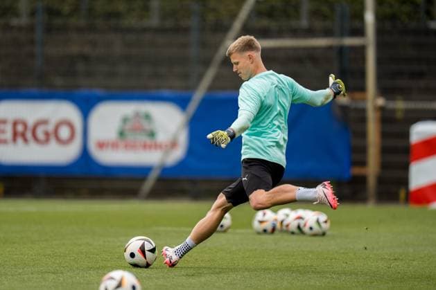 SOCCER - UEFA EURO, EM, Europameisterschaft,Fussball 2024 BERLIN,GERMANY,15.JUN.24 - SOCCER -UEFA EURO 2024, OEFB, Oesterreichischer Fussball-Bund, training. Image shows Patrick Pentz (AUT).  GEPAxpictures xJohannesxFriedl