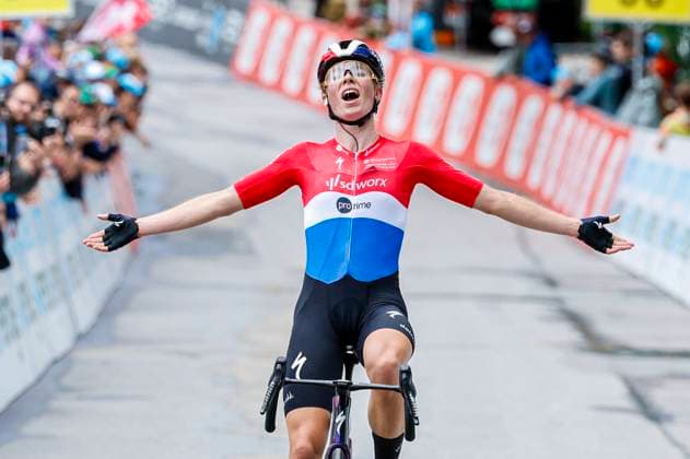 Sport Themen der Woche KW24 Sport Bilder des Tages Stage 1 Tour de Suisse Women VILLARS-SUR-OLLON, SWITZERLAND - JUNE 15 : Demi Vollering (NED) of SD Worx celebrating her victory during stage 1 of the Tour of Switzerland 2024, an UCI World Tour cycling race. A stage with start and finish in Villars-sur-Ollon on June 15, 2024 in Villars-sur-Ollon, Switzerland, 15 06 2024 Villars-sur-Ollon Switzerland  Copyright: xJanxDexMeuleneirx