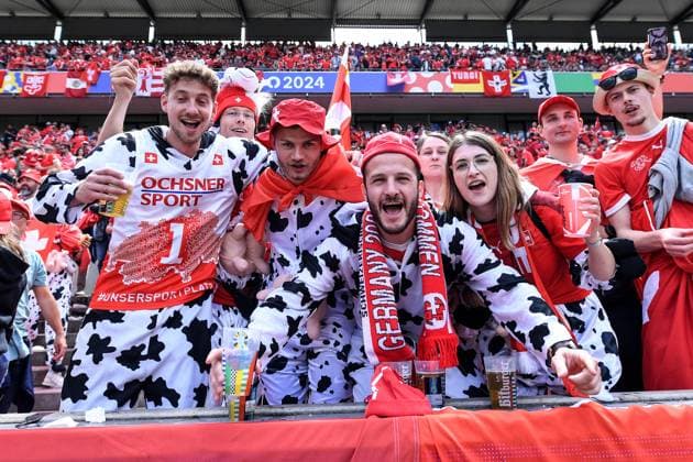 Fußball UEFA EURO, EM, Europameisterschaft,Fussball 2024 Gruppenphase 1. Spieltag Ungarn - Schweiz am 15.06.2024 im Köln Stadion in Köln Schweiz Fans Zuschauer