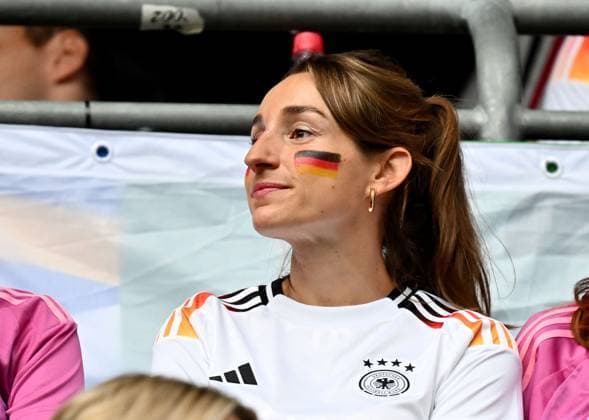 14.06.2024, xscotx, Fussball EM 2024, Deutschland - Schottland, emspor, v.l. Lena Wurzenberger (im weissen Shirt Trijot; Freundin Partnerin von Trainer Julian Nagelsmann (Deutsche Fussball Nationalmannschaft DFB)) München