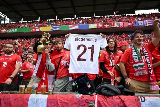 Fans Schweiz, Ungarn vs. Schweiz, Fussball, UEFA EURO, EM, Europameisterschaft,Fussball 2024, Gruppenphase, 1. Spieltag, 15.06.2024 Koeln Nordrhein-Westfalen Deutschland