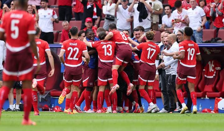 15.06.2024, Fussball Europameisterschaft, UEFA EURO, EM, Europameisterschaft,Fussball 2024, Ungarn - Schweiz, Gruppe A, Köln Stadion, v.l., Torjubel zum 0:1 durch Dan Ndoye, Goal celebration, celebrate the goal Copyright: HMBxMedia