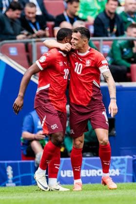 UEFA EURO 2024: Ungarn - Schweiz; 14.06.2024 Jubel zum 0:1 durch Kwadwo Duah (Schweiz, 18) Granit Xhaka (Schweiz, 10) umarmt ihn UEFA EURO 2024: Ungarn - Schweiz; Cologne Stadium, Köln am 15.06.2024 Copyright: xBEAUTIFULxSPORTS Wunderlx