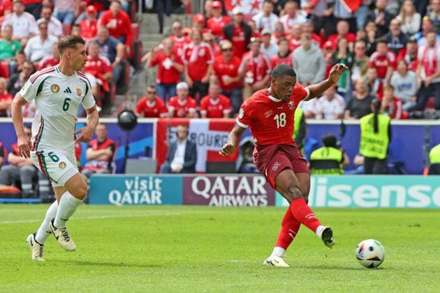 Tor zum 0:1 durch Torschützen Kwadro Amdouni (Schweiz, Nr. 18), Entscheidung nach Videobeweis wegen vermutlichen Abseits, Tor, Vorrundenspiel M02, HUN - SUI, , Fussball Europameisterschaft, Ungarn gegen Schweiz, European Football Championship, Hungary vs. Swiss, Köln, Cologne, 15.06.2024, -