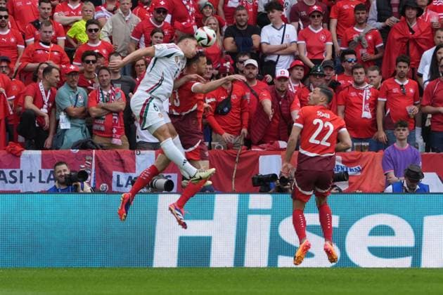 Kopfball Willi Orban (Ungarn, Hungary, 06) - Köln 15.06.2024: Schweiz vs. Ungarn, EURO2024 M2, Gruppe A, EM-Arena Köln