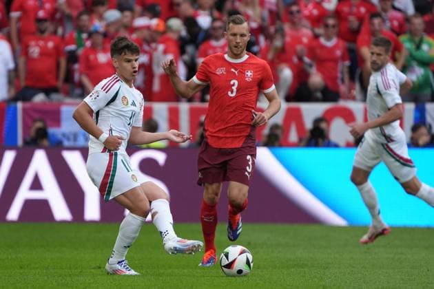 Silvan Widmer (Schweiz, Switzerland, Suisse, 03) gegen Milos Kerkez (Ungarn, Hungary, 11) - Köln 15.06.2024: Schweiz vs. Ungarn, EURO2024 M2, Gruppe A, EM-Arena Köln