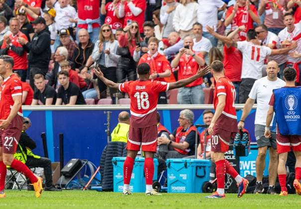 Fussball, Herren, Saison 2023 24, Euro 2024 Gruppe A (1. Spieltag) in Köln, Ungarn - Schweiz, v. l. Fabian Schär (Schweiz), Kwadwo Duah (Schweiz), Michel Aebischer (Schweiz), Jubel nach Tor zum 0:1, 15.06. 2024, Copyright: xSebastianxRäppold MatthiasxKochx