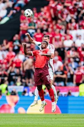 UEFA EURO 2024: Ungarn - Schweiz; 14.06.2024 Kopfballduell Kwadwo Duah (Schweiz, 18), Willi Orban (Ungarn, 6) UEFA EURO 2024: Ungarn - Schweiz; Cologne Stadium, Köln am 15.06.2024 Copyright: xBEAUTIFULxSPORTS Wunderlx