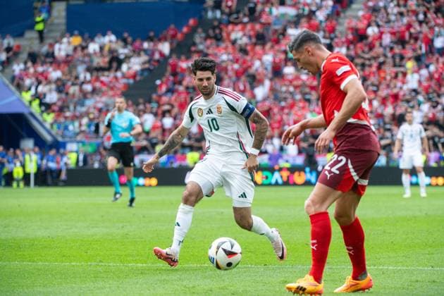 Dominik Szoboszlai (Ungarn, 10) im Zweikampf mit Fabian Schaer (Schweiz, 22), GER, Hungary (HUN) vs Switzerland (SUI), Fussball Europameisterschaft, UEFA EURO, EM, Europameisterschaft,Fussball 2024, Gruppe A, 1. Spieltag, 15.06.2024 GER, Hungary (HUN) vs Switzerland (SUI), Fussball Europameisterschaft, UEFA EURO 2024, Gruppe A, 1. Spieltag, 15.06.2024 Koeln Copyright: xEibner-Pressefoto Memmlerx EP_MMR