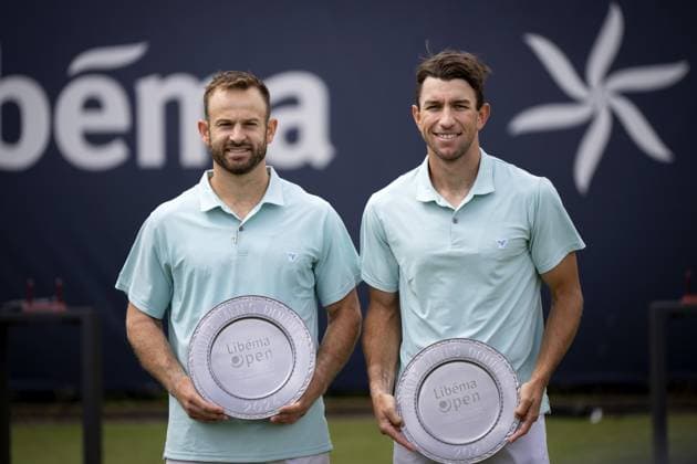 Sport Themen der Woche KW24 Sport Bilder des Tages ROSMALEN - Nathaniel Lammons (USA) and Jackson Withrow (USA) show their trophy from the men s doubles final of the Libema Open tennis tournament in Rosmalen. ANP SANDER KONING xVIxANPxSportx xxANPxIVx 501145595 originalFilename: 501145595.jpg