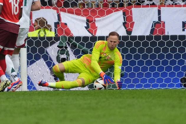 Torwart Goalie Peter Gulacsi (Ungarn, Hungary, 01) hält - Köln 15.06.2024: Schweiz vs. Ungarn, EURO2024 M2, Gruppe A, EM-Arena Köln