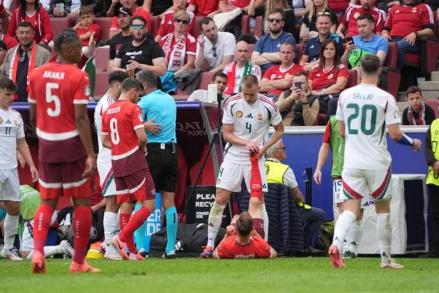 Fairplay Attila Szalai (Ungarn, Hungary, 04) hilft Silvan Widmer (Schweiz, Switzerland, Suisse, 03) beim Wadenkrampf - Köln 15.06.2024: Schweiz vs. Ungarn, EURO2024 M2, Gruppe A, EM-Arena Köln