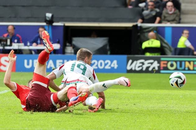 Anschlusstreffer zum 1:2 durch Flugkopfball von Barnabas Varga (Ungarn, Nr.19), Tor , Vorrundenspiel M02, HUN - SUI, , Fussball Europameisterschaft, Ungarn gegen Schweiz, European Football Championship, Hungary vs. Swiss, Köln, Cologne, 15.06.2024, -