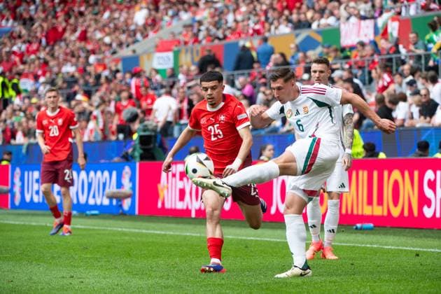 Willi Orban (Ungarn, 06) im Zweikampf mit Mohamed Zeki Amdouni (Schweiz, 25), GER, Hungary (HUN) vs Switzerland (SUI), Fussball Europameisterschaft, UEFA EURO, EM, Europameisterschaft,Fussball 2024, Gruppe A, 1. Spieltag, 15.06.2024 GER, Hungary (HUN) vs Switzerland (SUI), Fussball Europameisterschaft, UEFA EURO 2024, Gruppe A, 1. Spieltag, 15.06.2024 Koeln Copyright: xEibner-Pressefoto Memmlerx EP_MMR