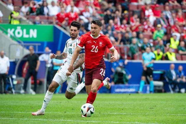 Fabian Rieder (Schweiz, 26) im Zweikampf mit Dominik Szoboszlai (Ungarn, 10), GER, Hungary (HUN) vs Switzerland (SUI), Fussball Europameisterschaft, UEFA EURO, EM, Europameisterschaft,Fussball 2024, Gruppe A, 1. Spieltag, 15.06.2024 GER, Hungary (HUN) vs Switzerland (SUI), Fussball Europameisterschaft, UEFA EURO 2024, Gruppe A, 1. Spieltag, 15.06.2024 Koeln Copyright: xEibner-Pressefoto Memmlerx EP_MMR