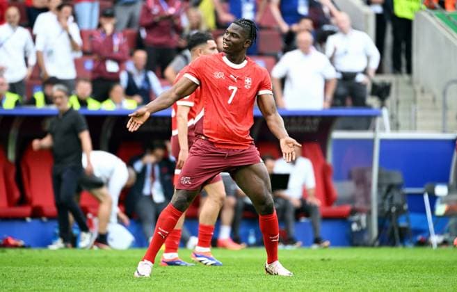 Fussball, Europameisterschaft, EURO 2024, Gruppe A, Rhein-Energie Stadion Köln: Ungarn - Schweiz 3:1; Jubel Breel Embolo (SUI) nach seinem Tor zum 1:3. Jubel, Freude, Aktion.