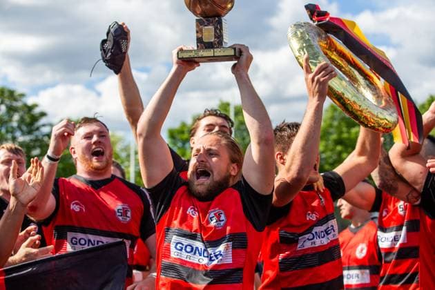 Sport Themen der Woche KW24 Sport Bilder des Tages Heidelberg, 15.06.2024, Rugby 1. Bundesliga, Saison 2023 24, Finale um die deutsche Meisterschaft: SC Frankfurt 1880 gegen SC Neuenheim. Große Freude bei den Frankfurter Spielern nach dem Gewinn der Deutschen Meisterschaft *** Heidelberg, 15 06 2024, Rugby 1 Bundesliga, Season 2023 24, Final for the German Championship SC Frankfurt 1880 vs SC Neuenheim Great joy among the Frankfurt players after winning the German Championship Copyright: xUdoxHerrmannx