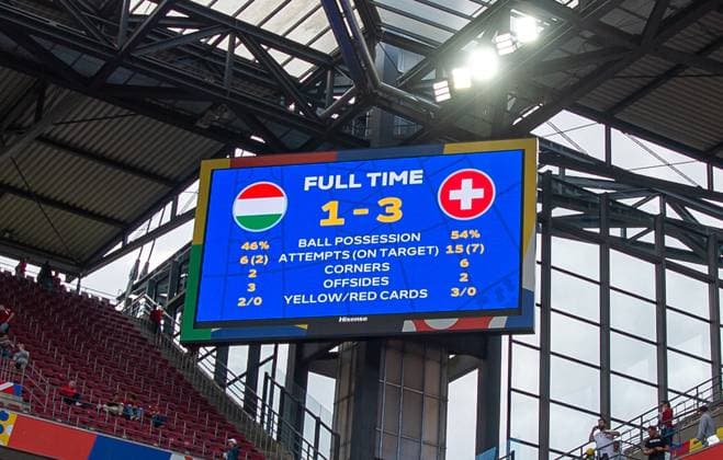 Fussball, Herren, Saison 2023 24, Euro 2024 Gruppe A (1. Spieltag) in Köln, Ungarn - Schweiz, Anzeigetafel mit 1:3-Endstand und Statistiken, 15.06. 2024, Copyright: xSebastianxRäppold MatthiasxKochx