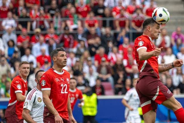 GER, EURO 2024, Group A, Ungarn (HUN) vs Schweiz (SUI) 15.06.2024, Cologne Stadium, Koeln, GER, EURO 2024, Group A, Ungarn (HUN) vs Schweiz (SUI) Im Bild: Granit Xhaka (Schweiz SUI, 10) Kopfball Kopfballduell; Dynamik, Aktion, Action, Spielszene; im Zweikampf, Duell, Dynamik, Aktion, Action, Spielszene;