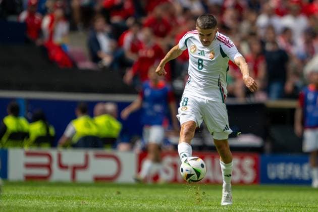 GER, EURO 2024, Group A, Ungarn (HUN) vs Schweiz (SUI) 15.06.2024, Cologne Stadium, Koeln, GER, EURO 2024, Group A, Ungarn (HUN) vs Schweiz (SUI) Im Bild: Adam Nagy (Ungarn HUN, 08) Ball am Fuss; Einzelaktion, Ganzkörper Ganzkoerper; Freisteller, Einzelbild, Aktion, Action, Spielszene; Einzelaktion, Ganzkörper Ganzkoerper; Freisteller, Einzelbild, Aktion, Action, Spielszene;