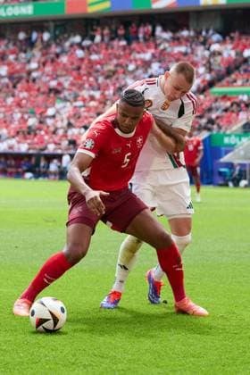 (240615) -- COLOGNE, June 15, 2024 -- Michel Akanji (L) of Switzerland controls the ball during the UEFA EURO, EM, Europameisterschaft,Fussball 2024 Group A match between Hungary and Switzerland in Cologne, Germany, June 15, 2024. ) (SP)GERMANY-COLOGNE-FOOTBALL-EURO 2024-SWITZERLAND VS HUNGARY MengxDingbo 