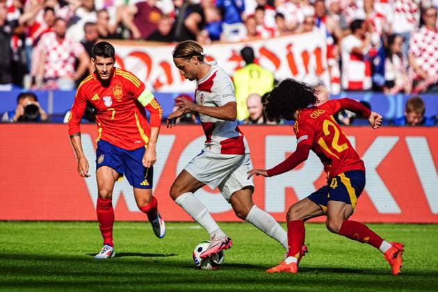 Alvaro Morata (Spanien, 07), Lovro Majer (Kroatien, 07), Marc Cucurella (Spanien, 24) GER, Spanien vs. Kroatien, Fussball Europameisterschaft, UEFA EURO, EM, Europameisterschaft,Fussball 2024, Gruppe B, Spieltag 1, 15.06.2024 GER, Spanien vs. Kroatien, Fussball Europameisterschaft, UEFA Euro 2024, Gruppe B, Spieltag 1, 15.06.2024 Berlin Copyright: xEibner-Pressefoto MarcelxvonxFehrnx EP_MFN