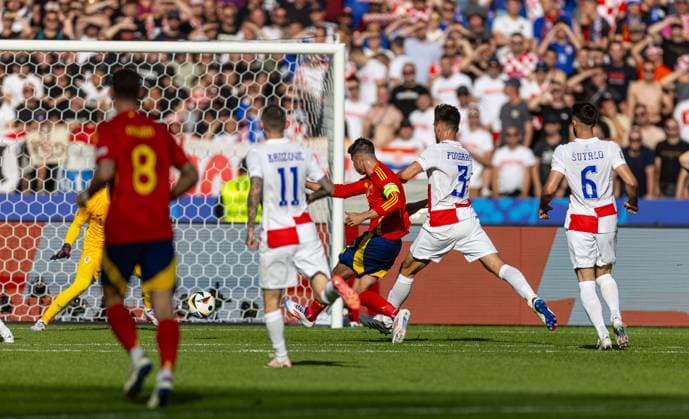 Football - UEFA EURO, EM, Europameisterschaft,Fussball 2024 - Group B - Spain v Croatia BERLIN, GERMANY - Saturday, June 15, 2024: Spain s captain Ãlvaro Morata scores the opening goal during the UEFA Euro 2024 Group B match between Spain and Croatia at the Olympiastadion. (Photo by David Rawcliffe Propaganda) BERLIN Olympiastadion BERLIN GERMANY  Copyright: xDavidxRawcliffex P2024-06-15-Spain_Croatia-10