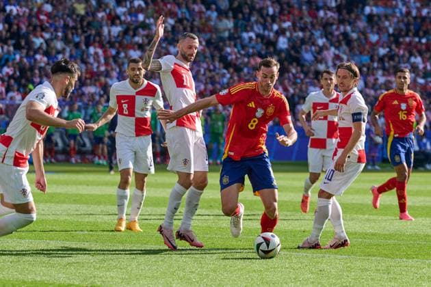 Marcelo Brozovic (Kroatien Nationalmannschaft Euro 2024, 11), Fabian Ruiz (Spanien Nationalmannschaft Euro 2024, 08), GER, UEFA EURO, EM, Europameisterschaft,Fussball 2024, Fussball Herren, UEFA EM 2024 Matchtag 1, Gruppe B, Spanien vs. Kroatien, 15.06.2024. GER, UEFA Euro 2024, Fussball Herren, UEFA EM 2024 Matchtag 1, Gruppe B, Spanien vs. Kroatien, 15.06.2024. Berlin Copyright: xEibner-Pressefotox xClaudiusxRauchx EP_CRH