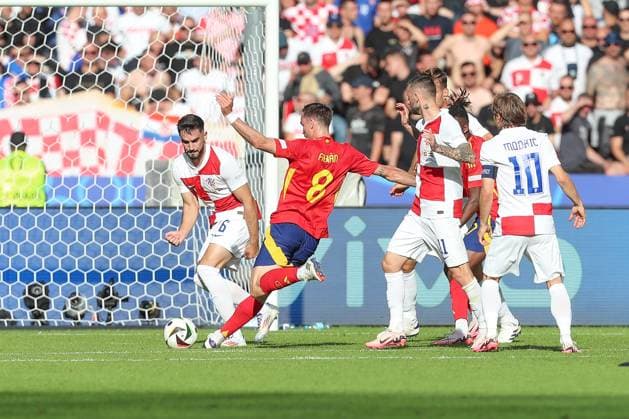 15.06.2024, xtgx, Fussball EM 2024, Spanien - Kroatien emspor, v.l. Tor zum 2:0 Fabian Ruiz (Spanien, 8) (DFL DFB REGULATIONS PROHIBIT ANY USE OF PHOTOGRAPHS as IMAGE SEQUENCES and or QUASI-VIDEO) Berlin