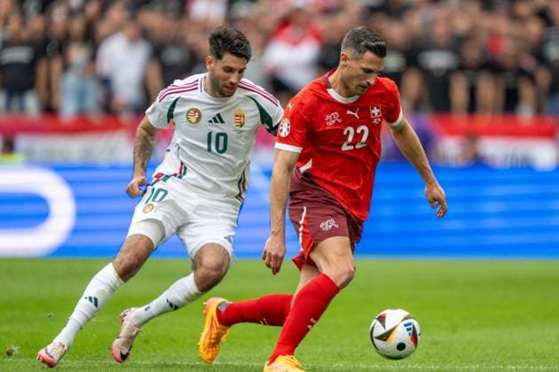 GER, EURO 2024, Group A, Ungarn (HUN) vs Schweiz (SUI) 15.06.2024, Cologne Stadium, Koeln, GER, EURO 2024, Group A, Ungarn (HUN) vs Schweiz (SUI) Im Bild: Fabian Schär (Schweiz SUI, 22) Ball am Fuss; Einzelaktion, Ganzkörper Ganzkoerper; Freisteller, Einzelbild, Aktion, Action, Spielszene; vor Dominik Szoboszlai (Ungarn HUN, 10)