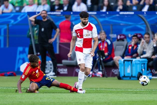 240615 Lamine Yamal of Spain and Josko Gvardiol of Croatia during the UEFA EURO, EM, Europameisterschaft,Fussball 2024 Football Championship match between Spain and Croatia on June 15, 2024 in Berlin. Photo: Mathias Bergeld BILDBYRAN kod MB MB0935 fotboll football soccer fotball fotbolls-em europamästerskap em uefa euro uefa european football championship euro 2024 spanien spain kroatien croatia bbeng Copyright: MATHIASxBERGELD BB240615MB084