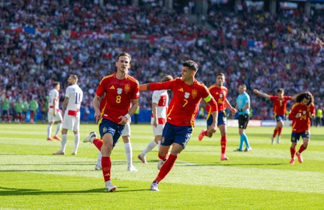 Fussball, Herren, Saison 2023 24, UEFA EURO, EM, Europameisterschaft,Fussball 20204, Gruppe B (1. Spieltag) in Berlin, Spanien - Kroatien, v. l. Fabian, (Spanien), Alvaro Morata (Spanien), Jubel nach Tor zum 2:0, 15.06. 2024, Copyright: xMatthiasxKochx