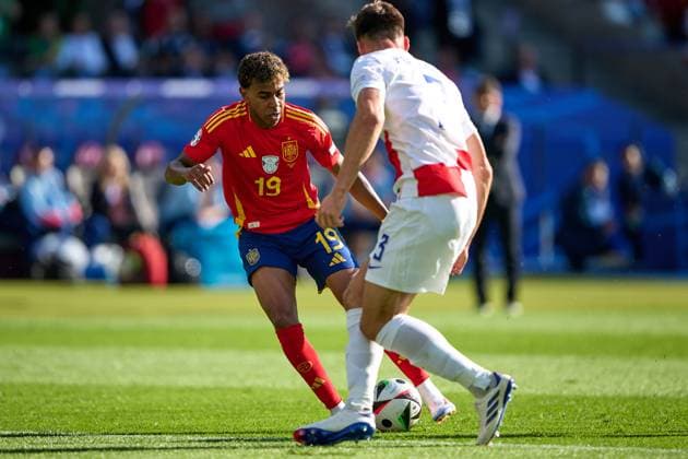 Lamine Yamal (Spanien Nationalmannschaft Euro 2024, 19), Marin Pongracic (Kroatien Nationalmannschaft Euro 2024, 03), GER, UEFA EURO, EM, Europameisterschaft,Fussball 2024, Fussball Herren, UEFA EM 2024 Matchtag 1, Gruppe B, Spanien vs. Kroatien, 15.06.2024. GER, UEFA Euro 2024, Fussball Herren, UEFA EM 2024 Matchtag 1, Gruppe B, Spanien vs. Kroatien, 15.06.2024. Berlin Copyright: xEibner-Pressefotox xClaudiusxRauchx EP_CRH