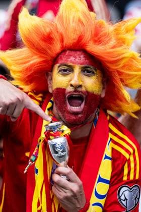 240615 Fans of Spain celebrates during the UEFA EURO, EM, Europameisterschaft,Fussball 2024 Football Championship match between Spain and Croatia on June 15, 2024 in Berlin. Photo: Mathias Bergeld BILDBYRAN kod MB MB0935 fotboll football soccer fotball fotbolls-em europamästerskap em uefa euro uefa european football championship euro 2024 spanien spain kroatien croatia bbeng publik jubel Copyright: MATHIASxBERGELD BB240615MB087